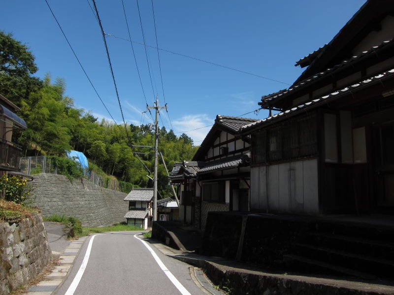 旧中山道をトレース、往時の雰囲気が色濃く残る愛知川～醒ヶ井ー2010夏・青春18切符5回目の旅②_e0138081_1937418.jpg