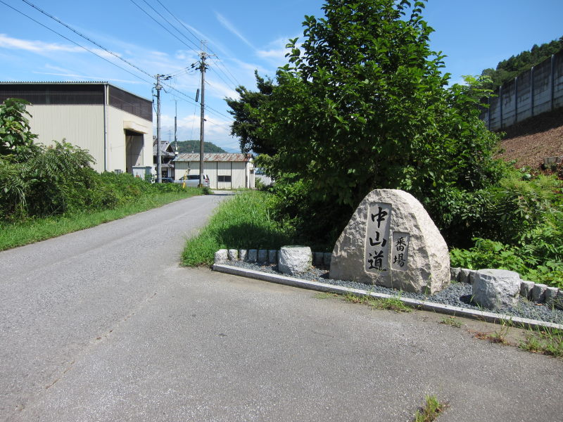 旧中山道をトレース、往時の雰囲気が色濃く残る愛知川～醒ヶ井ー2010夏・青春18切符5回目の旅②_e0138081_19425085.jpg