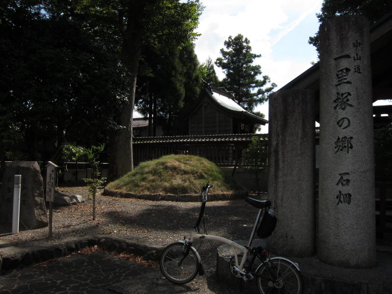 旧中山道をトレース、往時の雰囲気が色濃く残る愛知川～醒ヶ井ー2010夏・青春18切符5回目の旅②_e0138081_1942645.jpg