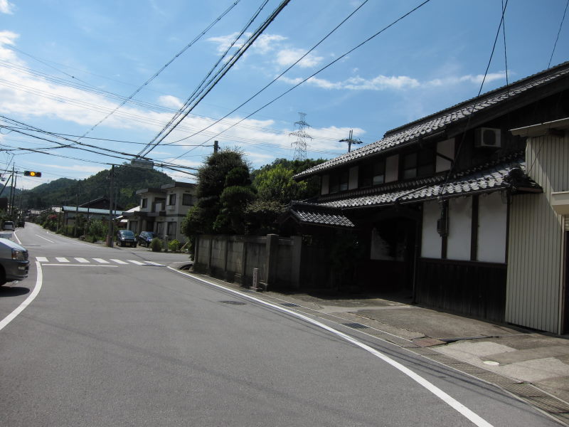 旧中山道をトレース、往時の雰囲気が色濃く残る愛知川～醒ヶ井ー2010夏・青春18切符5回目の旅②_e0138081_2023496.jpg