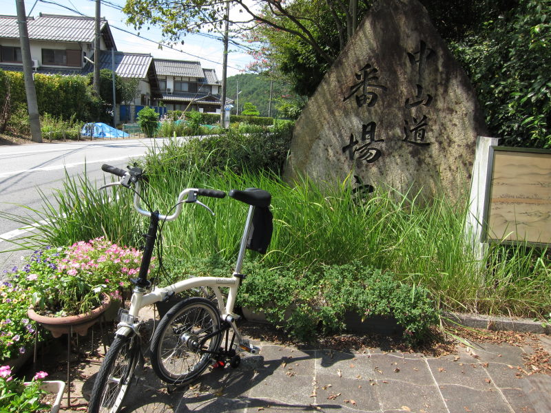 旧中山道をトレース、往時の雰囲気が色濃く残る愛知川～醒ヶ井ー2010夏・青春18切符5回目の旅②_e0138081_2062163.jpg