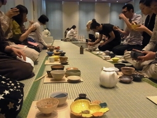 試みの茶事‐いつもとは雰囲気が異なる東京国立近代美術館_a0138976_2228857.jpg