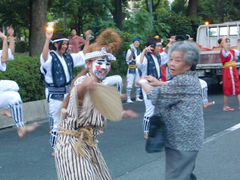 ■　エイサー祭り（道じゅねー）_f0238779_16482877.jpg