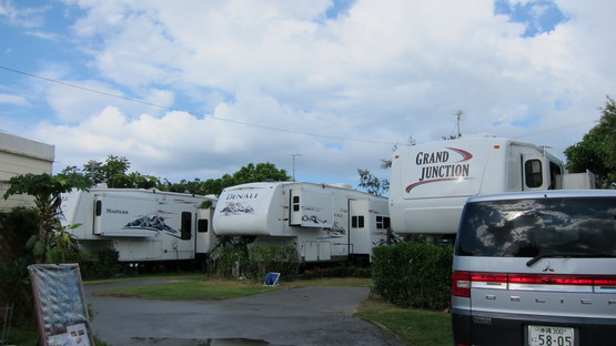 trailer house. _c0153966_21181167.jpg