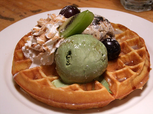 「韓国 三清洞(サムチョンドン) Slow Garden Coffee&Waffleのワッフルとパッピンス」_a0000029_11151376.jpg