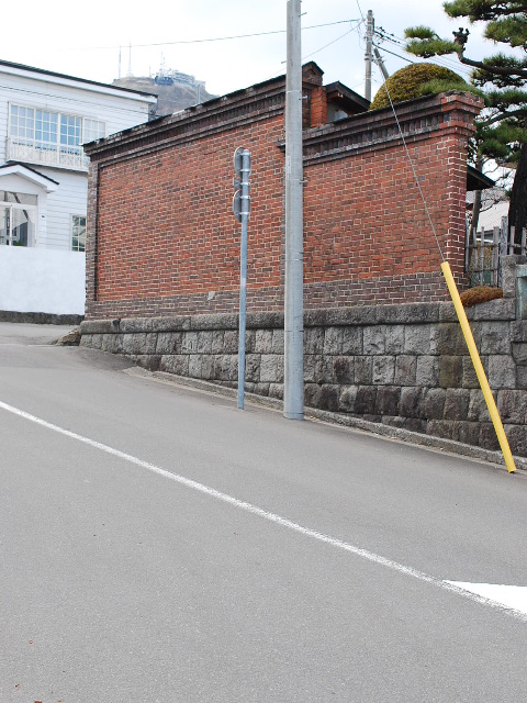 函館青柳町の蔵と洋館(函館坂のある町の風景)_f0142606_17563438.jpg