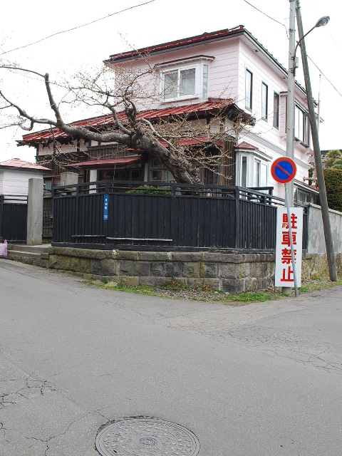 函館青柳町の蔵と洋館(函館坂のある町の風景)_f0142606_18121270.jpg