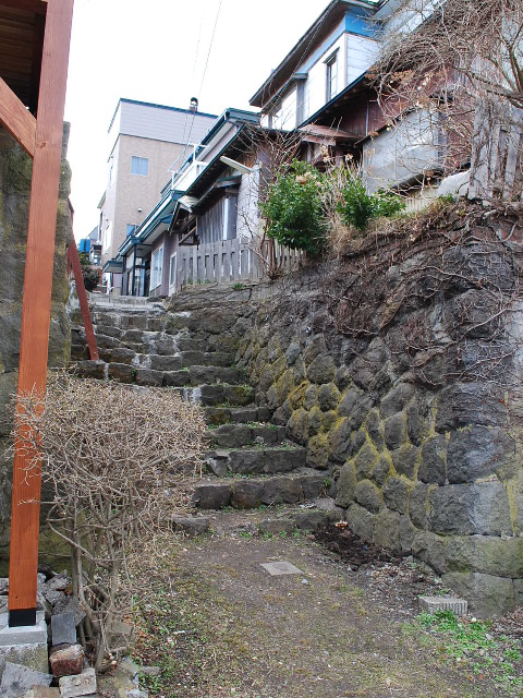 函館青柳町の蔵と洋館(函館坂のある町の風景)_f0142606_18174719.jpg
