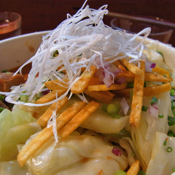 まる麺堂(○麺堂) 辛きゃべ&キャベチャー_a0016730_1824110.jpg