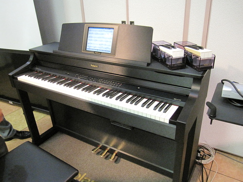ローランドデジタルピアノ新製品　HPi7F／HPi6F／FP7F_c0150287_12551785.jpg