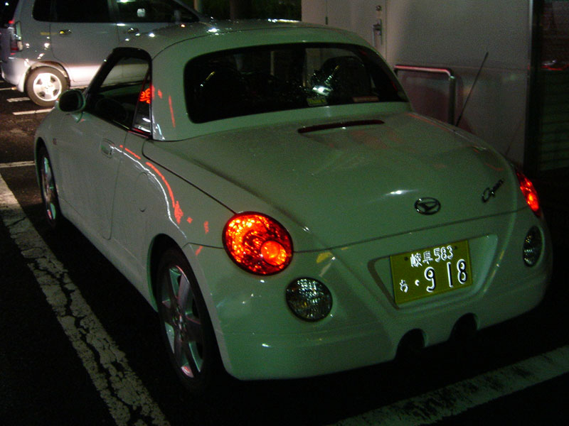 夜間の光るナンバー 小さな車好き 夜間の光るナンバー 小さな車好き