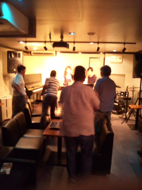 21日(火曜日) 今日のライブ_b0115606_131478.jpg