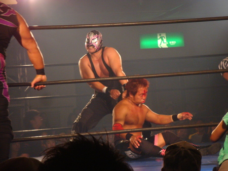 DOVEプロレス_a0105740_632276.jpg