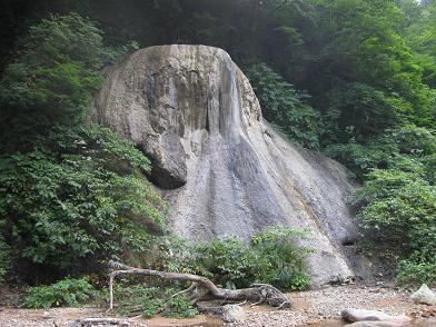 弱肉強食！北上・夏油温泉にて餌を貪り食うをオニヤンマを見た。_a0025257_21393412.jpg