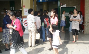 渋滞は 車もトイレも 待つ我慢 ごろんごろん元気だよ 渋滞は 車もトイレも 待つ我慢 ごろんごろん元気だよ