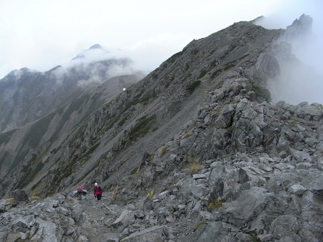 初めての　立山in　その3　（別山から　雄山へ） _f0202271_2321385.jpg