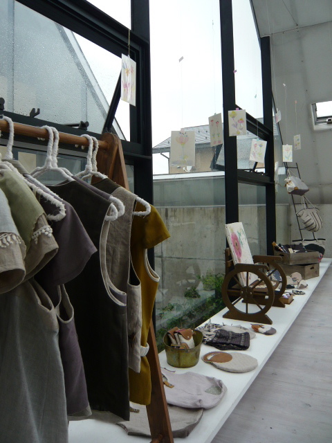 はじまりました 秋の4人展 明日はライブです_b0151262_074762.jpg