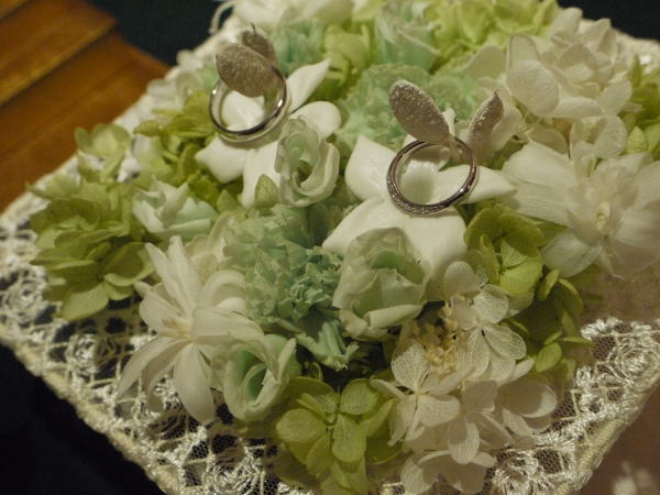 シェ松尾青山サロン様の装花　変化　コスモスのメモリアルテーブル_a0042928_22273792.jpg