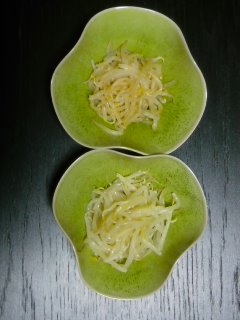 もやしの和え物、多国籍風。_f0177295_12534521.jpg
