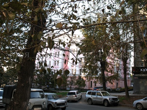 夕暮れどきのレーニン広場を後にプーシキン通りをちょこっと東へ　秋のロシア・ハバロフスク_a0094770_1443286.jpg