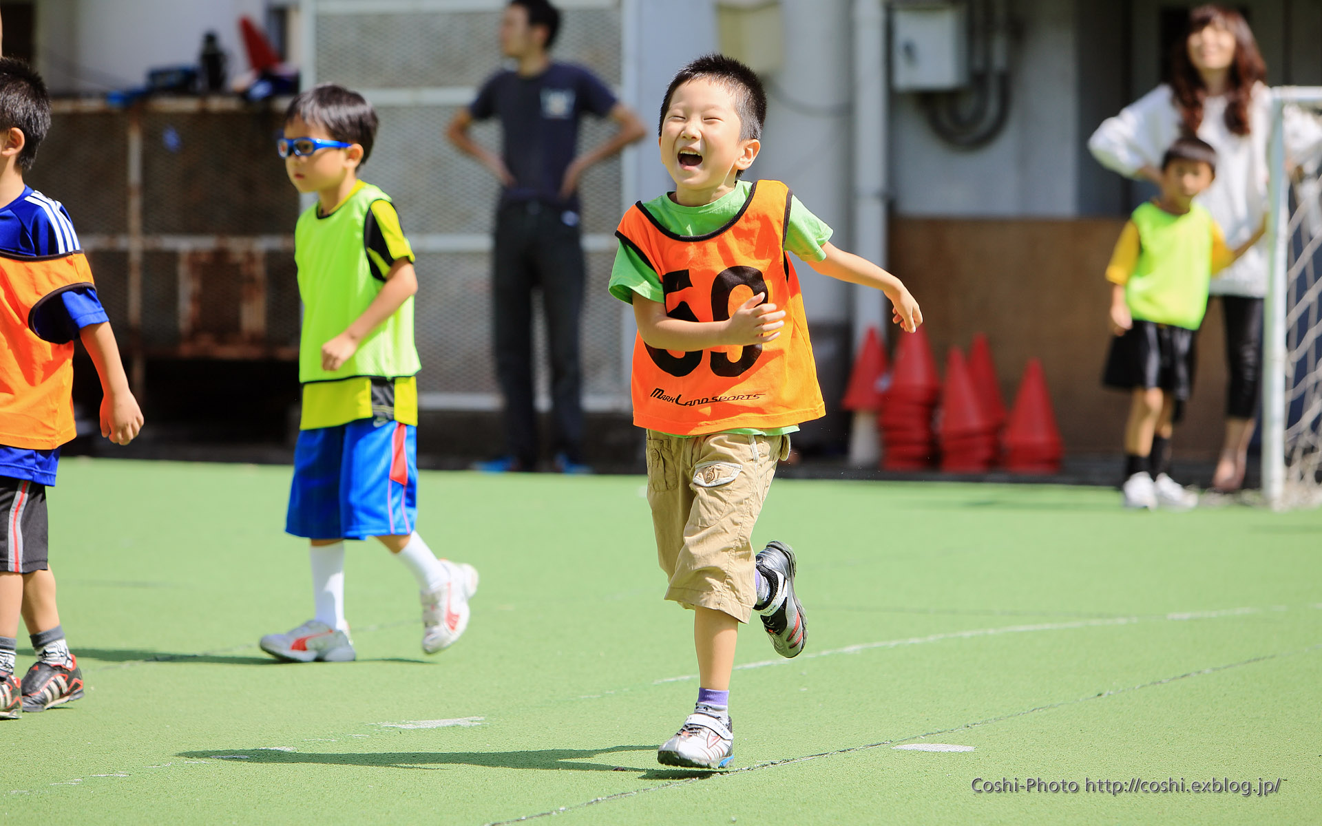 うちの子サッカーデビュー?_a0110096_15171854.jpg