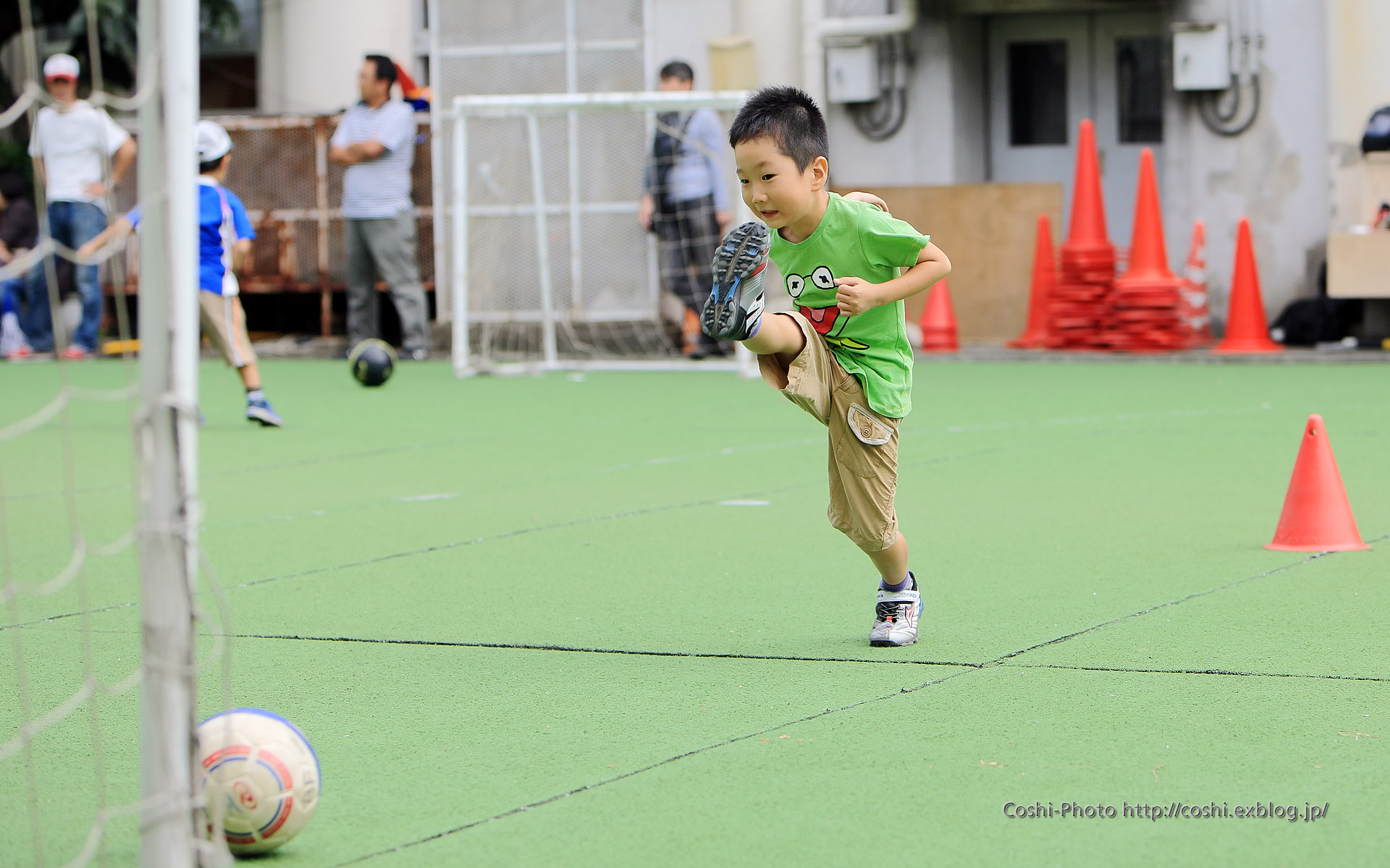 うちの子サッカーデビュー?_a0110096_1517843.jpg