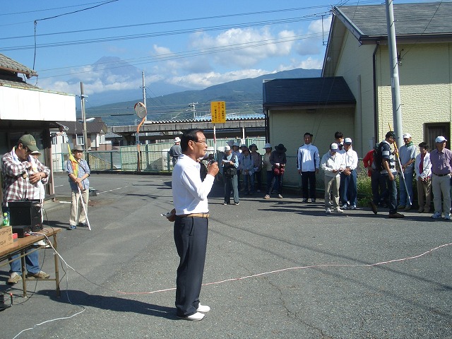 快晴の中でスタートした「彼岸花ウォーク」_f0141310_2327188.jpg