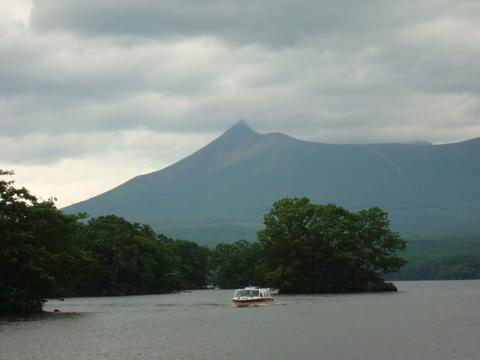 北海道旅行記#3　函館朝市・大沼湖・洞爺湖・昭和新山・大倉山_b0007143_5542517.jpg