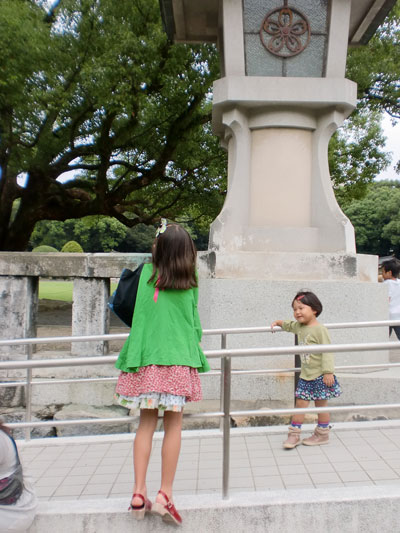 護国神社　蚤の市へ_a0059233_1222635.jpg