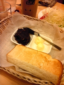 コメダ珈琲が箕面に出来た!!_c0182100_13153920.jpg