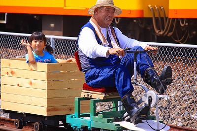 電車運転士になったたっくん_f0175804_21265687.jpg