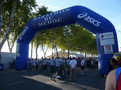 メドックマラソンツアーDay3 メドックマラソン2010 Start~11km_d0113725_0223538.jpg