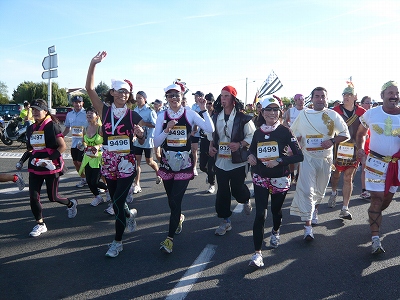メドックマラソンツアーDay3 メドックマラソン2010 Start~11km_d0113725_0381789.jpg