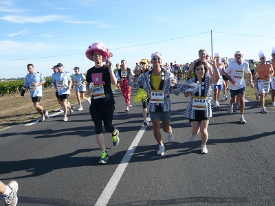 メドックマラソンツアーDay3 メドックマラソン2010 Start~11km_d0113725_0501078.jpg