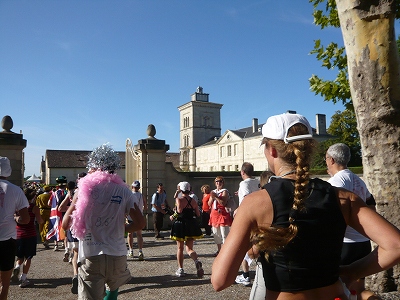 メドックマラソンツアーDay3 メドックマラソン2010 Start~11km_d0113725_1122172.jpg