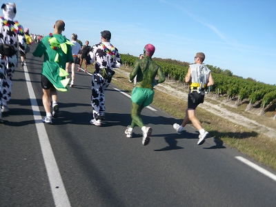 メドックマラソンツアーDay3 メドックマラソン2010 Start~11km_d0113725_19447.jpg