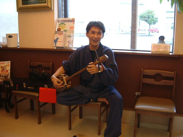 三味線男_d0178999_185565.jpg