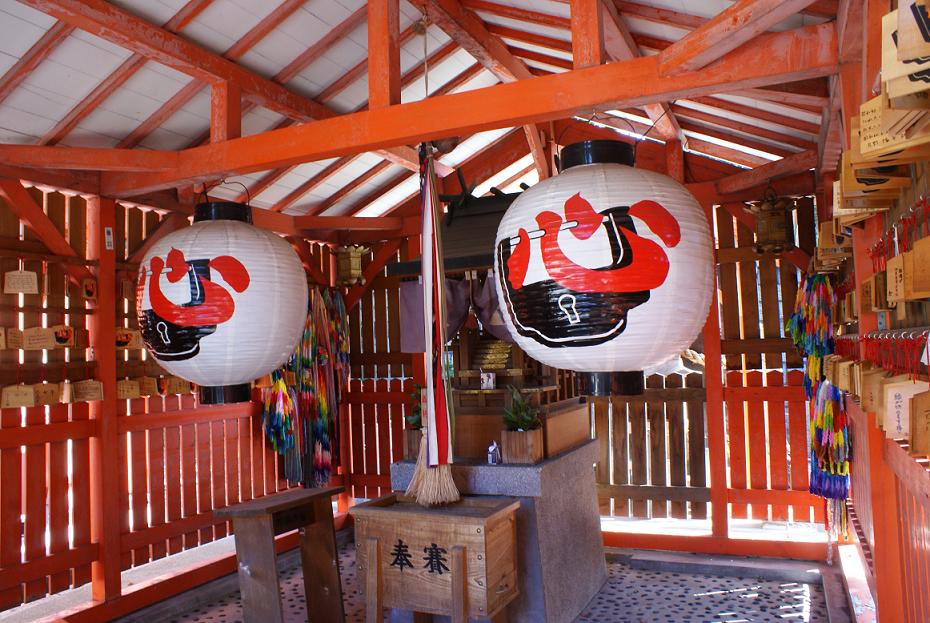 どろろ～ん、何やらおどろおどろしい　鴫野神社_b0063958_21125154.jpg