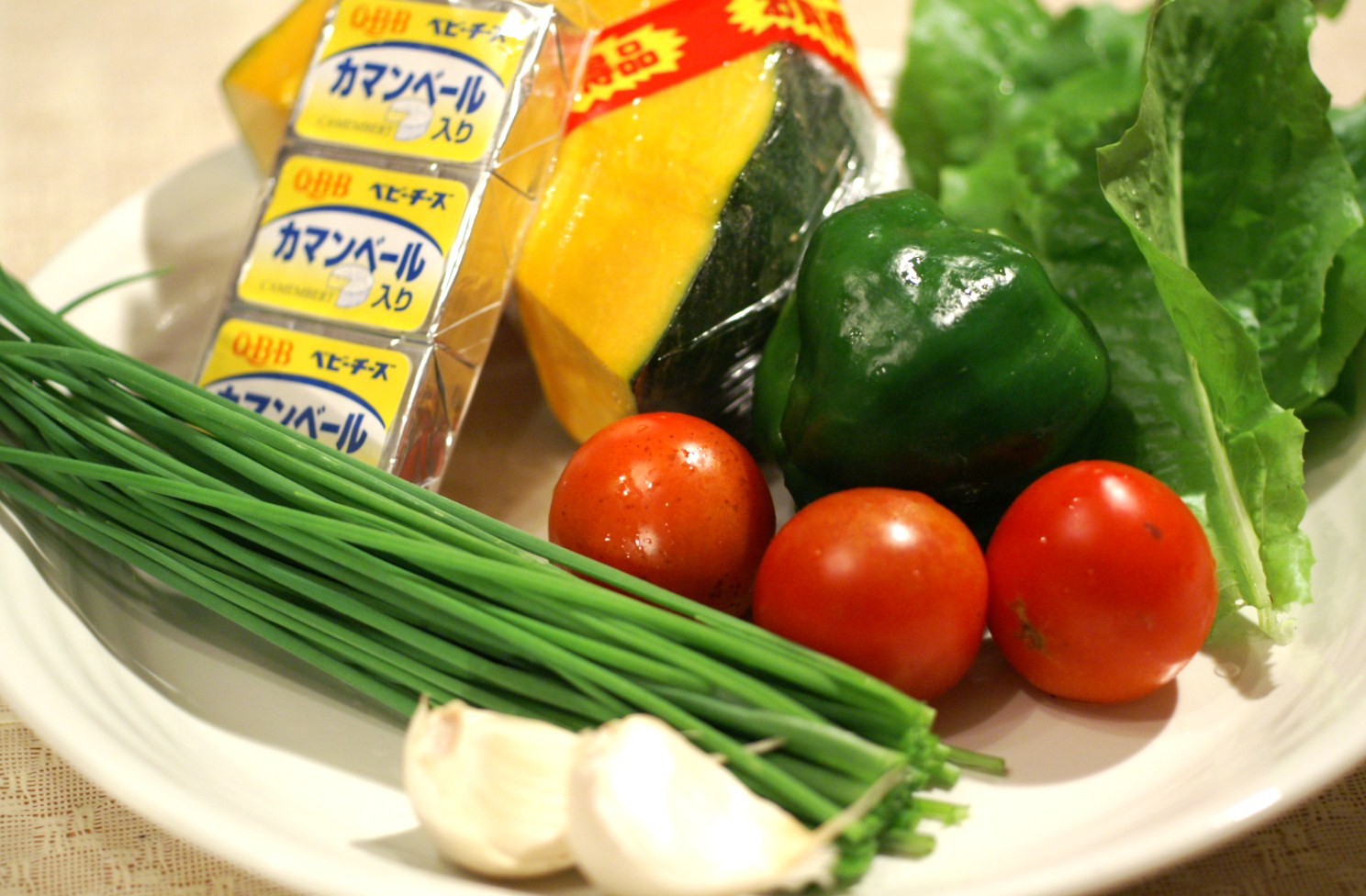 《牛肉ソテーと揚げ野菜の葱塩レモンオイルかけ》３００円メニューです。_b0033423_21113824.jpg