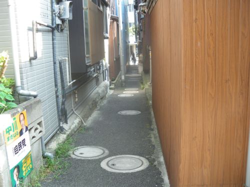 広尾の裏路地を歩く_b0206463_2038048.jpg