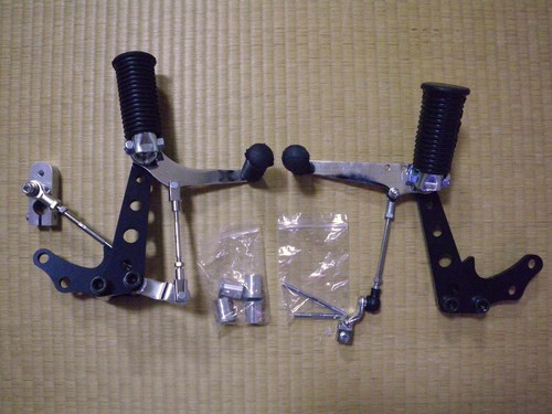 なお　ミッドハイステップステー MOTOR ROCKのミッドハイステップキット。 詳細はこちらで
