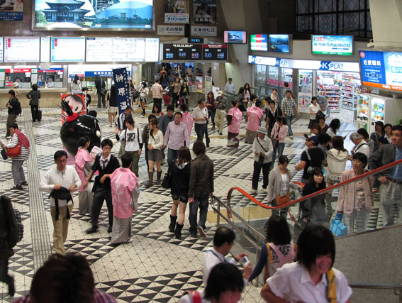近鉄名古屋駅でチラシ配布_b0145257_183239.jpg