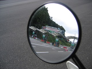 外から\"ｍｏｔｏＧＰ\"_d0140422_17411953.jpg