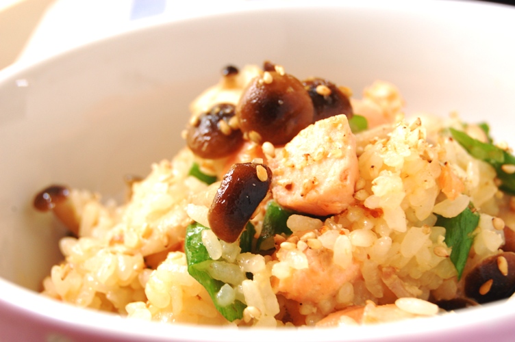 鮭としめじの味噌バター炒飯_d0104926_0224147.jpg