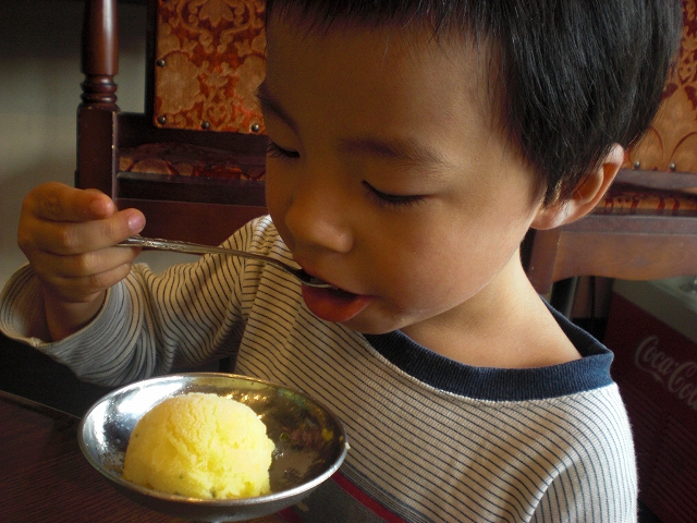 たいやきとシャーベットはその場で食べる。　由比ガ浜「なみへい」_c0127132_2015476.jpg