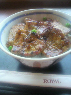 豚丼_e0124021_12161348.jpg