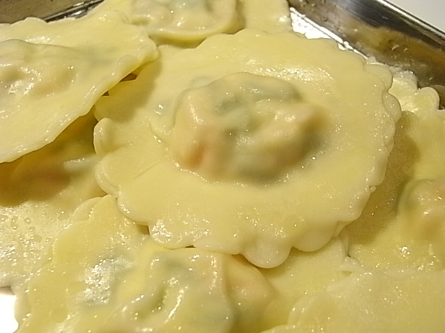 サーモンとほうれん草、リコッタチーズのラビオリ_b0145846_19505129.jpg
