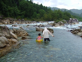 最高に暑かったこの夏…清流付知川の水遊び_b0123970_153284.jpg