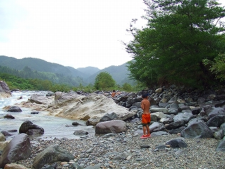 最高に暑かったこの夏…清流付知川の水遊び_b0123970_1583642.jpg