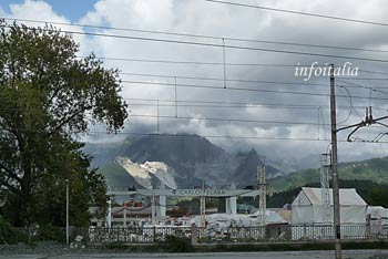 大理石とラルドの町carrara カッラーラ イタリアを楽しもう 大理石とラルドの町carrara カッラーラ イタリアを楽しもう